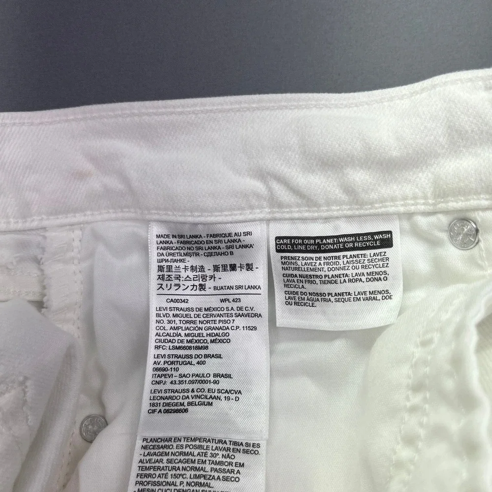 Levi's Bermuda Shorts White Denim Casual Everyday Sz 31 Fits 33.5